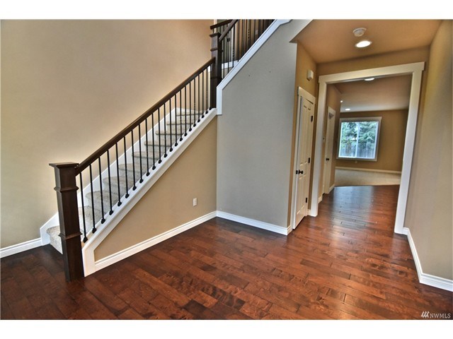 1913 Grandview Dr W