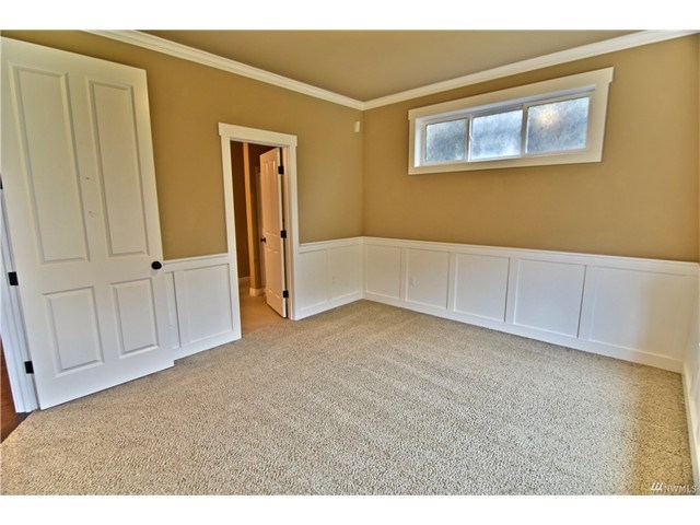 1913 Grandview Dr W