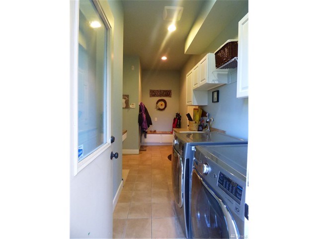 9313 Steamboat Island Rd NW