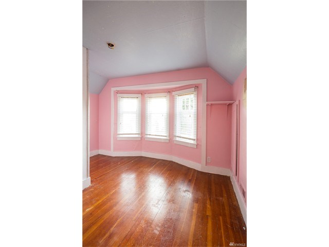 809 W Simpson Ave