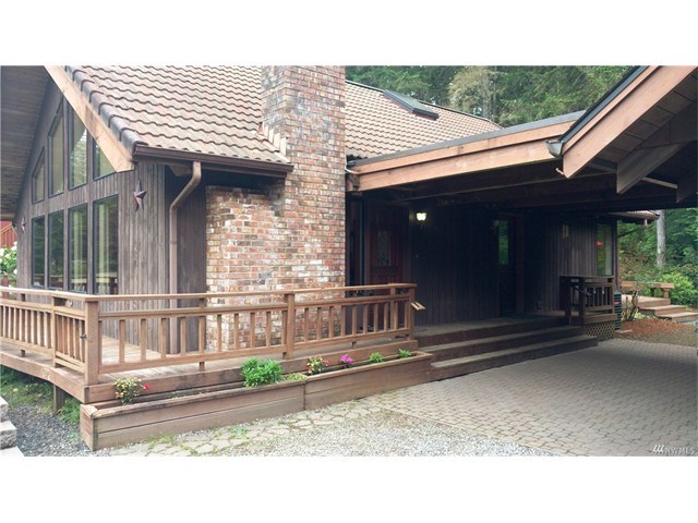 121 E Lake Forest Dr