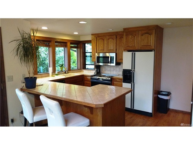 121 E Lake Forest Dr