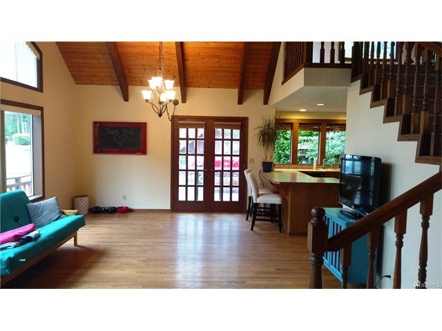 121 E Lake Forest Dr