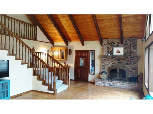 121 E Lake Forest Dr
