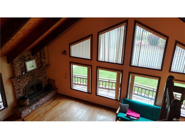 121 E Lake Forest Dr