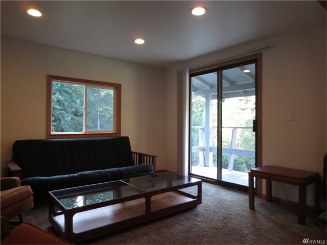 60 W Puyallup Dr
