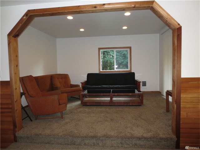 60 W Puyallup Dr