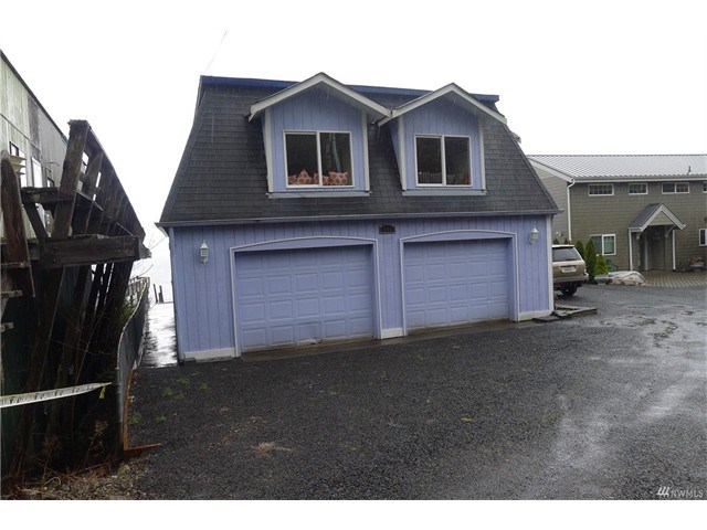 3285 Gold Creek Rd W