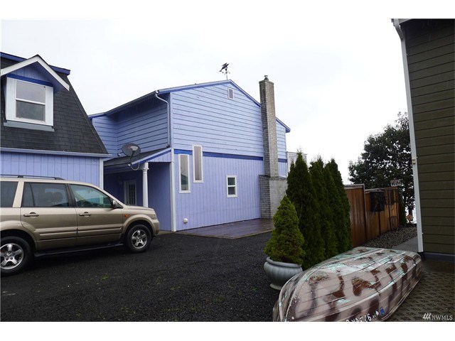 3285 Gold Creek Rd W