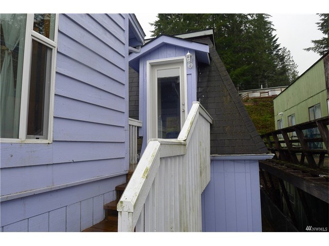 3285 Gold Creek Rd W