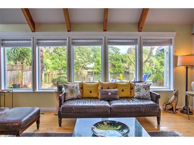 667 Ocean Shores Blvd SW