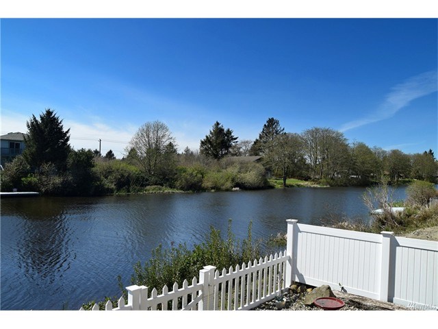 172 S Razor Clam Dr SW