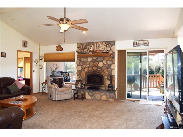 172 S Razor Clam Dr SW
