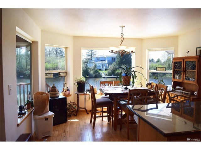 172 S Razor Clam Dr SW