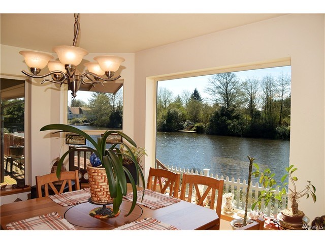 172 S Razor Clam Dr SW