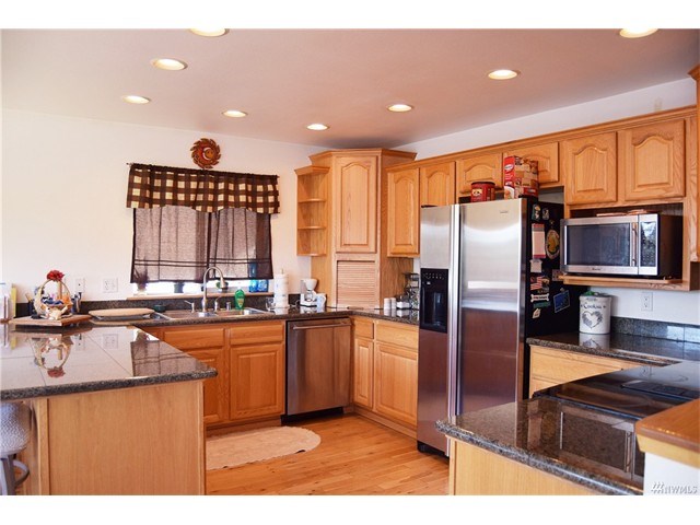 172 S Razor Clam Dr SW