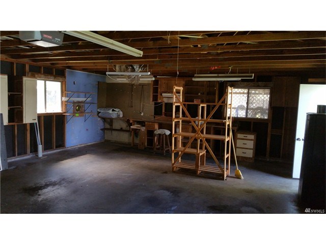 251 S 7th St