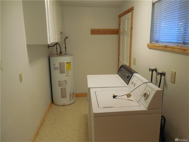 31 E Carr Pl E