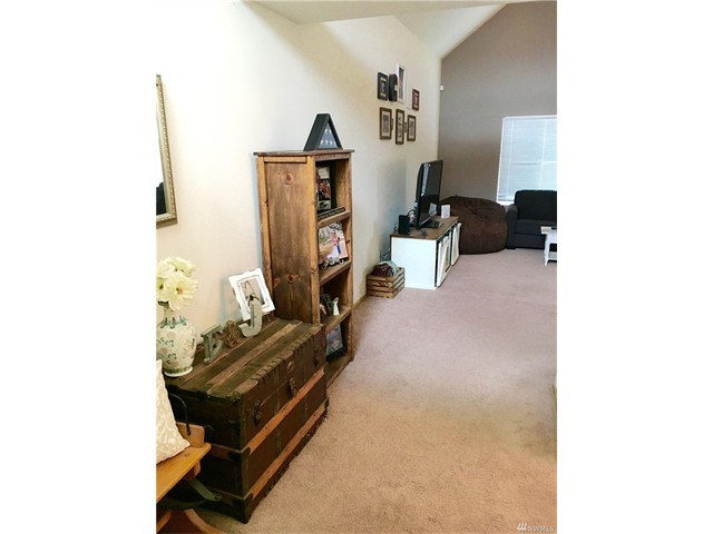 9939 Bourbon St SE