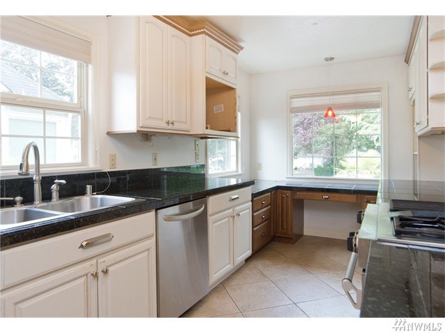 For Sale: 1062 21st Ave Longview, WA 98632