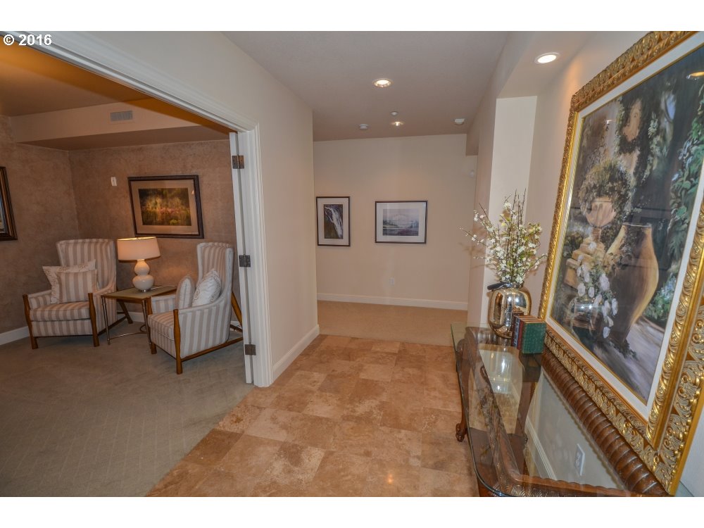 For Sale: 5433 SE Scenic Ln 104 #104 Vancouver, WA 98661