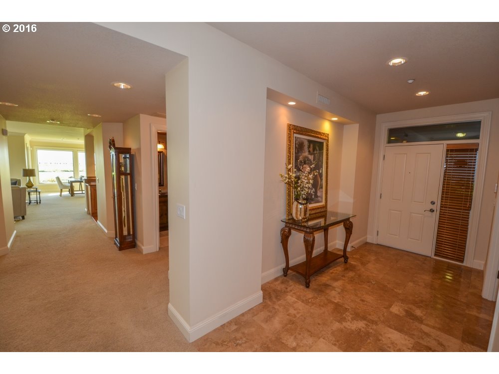 For Sale: 5433 SE Scenic Ln 104 #104 Vancouver, WA 98661