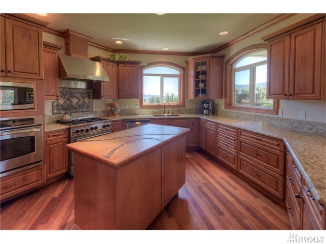 For Sale: 1005 Webb Pl S East Wenatchee, WA 98802