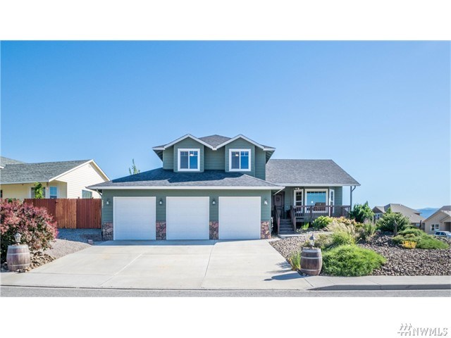 For Sale: 2601 Aviation Dr East Wenatchee, WA 98802