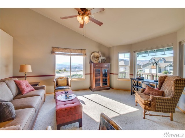 For Sale: 2601 Aviation Dr East Wenatchee, WA 98802