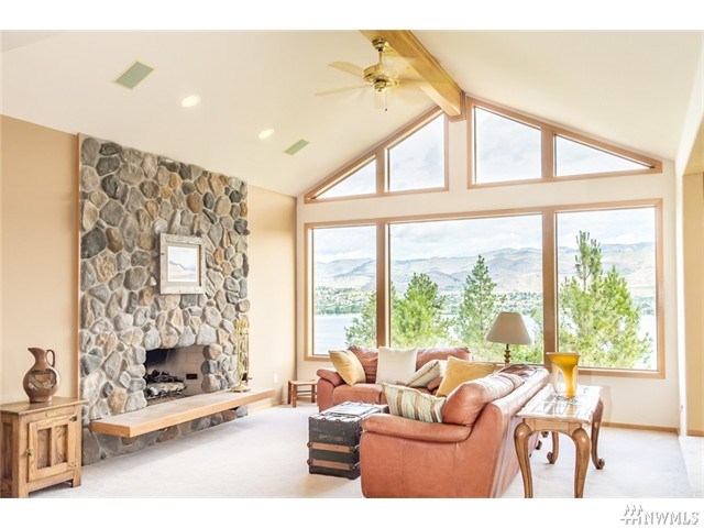 For Sale: 4611 S Lakeshore Rd Chelan, WA 98816