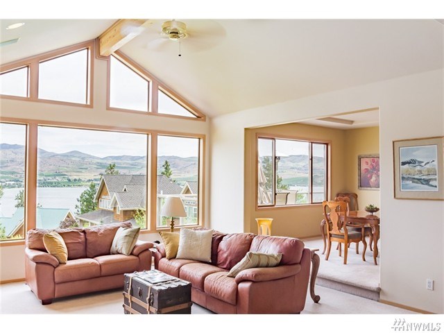 For Sale: 4611 S Lakeshore Rd Chelan, WA 98816