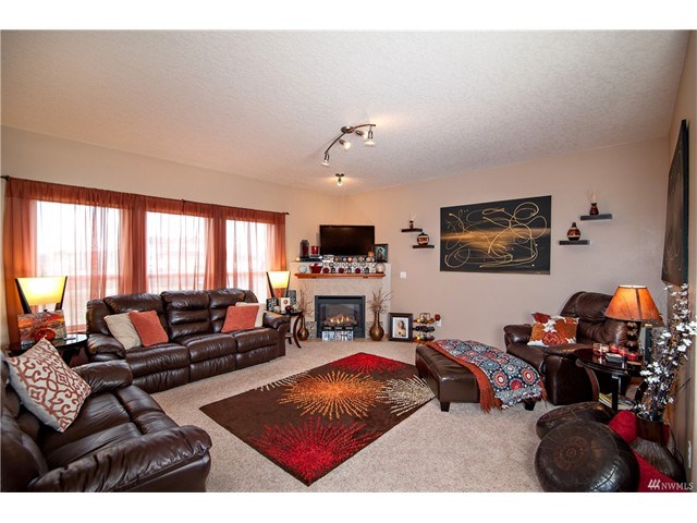 208 E Tanglewood Dr