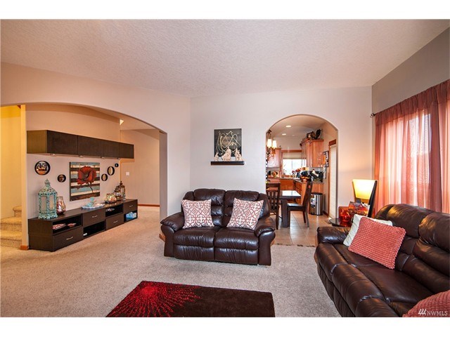 208 E Tanglewood Dr