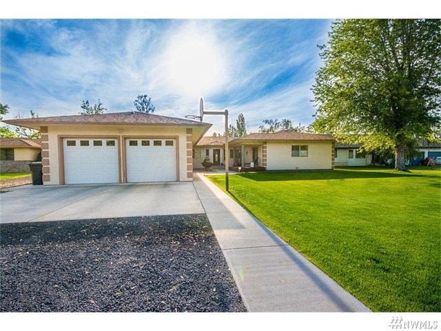 For Sale: 1260 Rd F8 NE Moses Lake, WA 98837