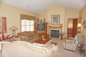 For Sale: w170n5588 Ridgewood Dr Menomonee Falls, WI 53051