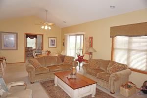 For Sale: w170n5588 Ridgewood Dr Menomonee Falls, WI 53051