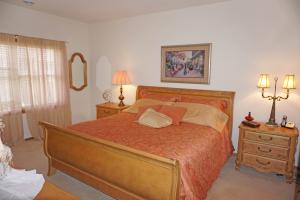 For Sale: w170n5588 Ridgewood Dr Menomonee Falls, WI 53051