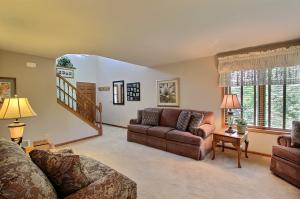 For Sale: 518 Frederick Ct Oconomowoc, WI 53066
