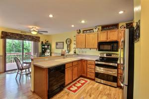 For Sale: 518 Frederick Ct Oconomowoc, WI 53066