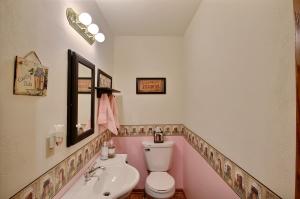 For Sale: 518 Frederick Ct Oconomowoc, WI 53066