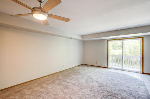 For Sale: 1360 Meadowcreek Dr #APT F Pewaukee, WI 53072
