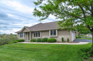 For Sale: n24w24210 Saddle Brook Dr #A Pewaukee, WI 53072