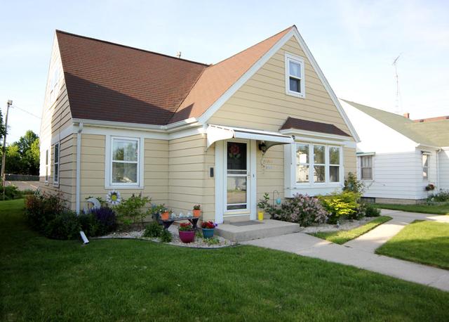 2215 N Taylor Dr