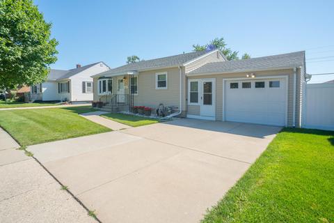 4715 Pershing Blvd