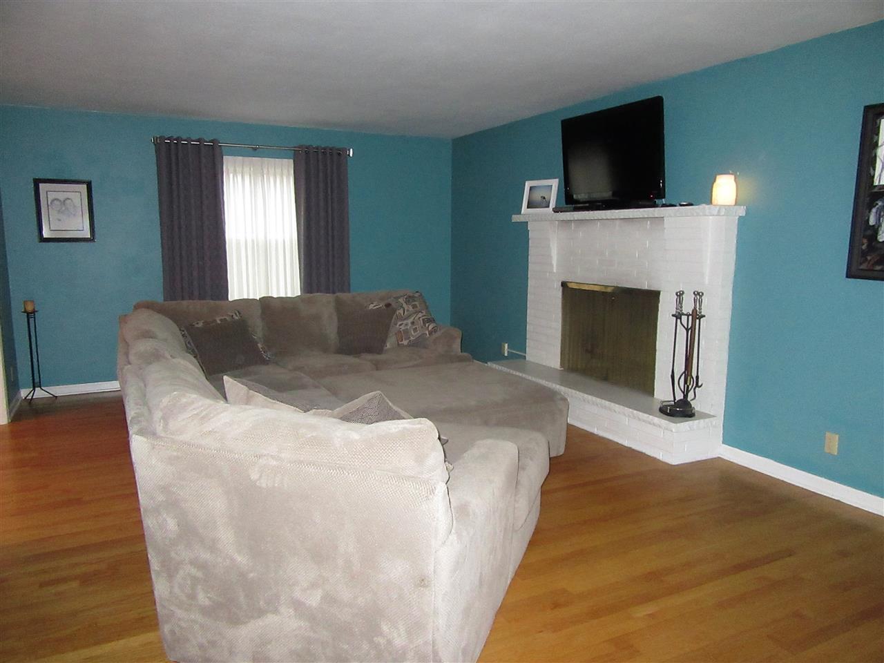 3811 Balmoral Dr