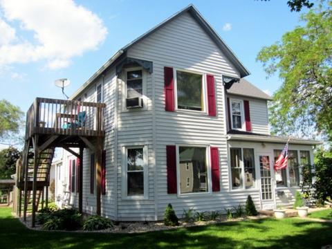108 Lakeshore Dr