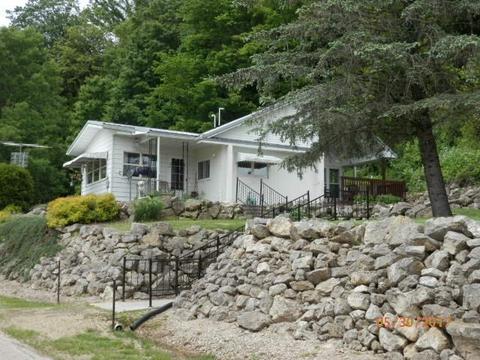 108 Lakeshore Dr
