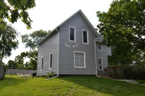 114 W Walnut St