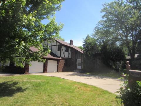 320 W Elm St