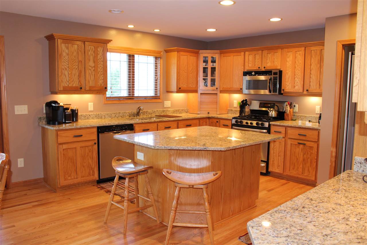 For Sale: 1106 Woodbridge Tr Waunakee, WI 53597